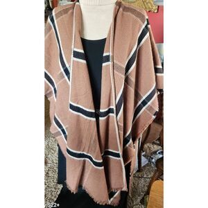 O25 Do Everything In Love plaid cape m